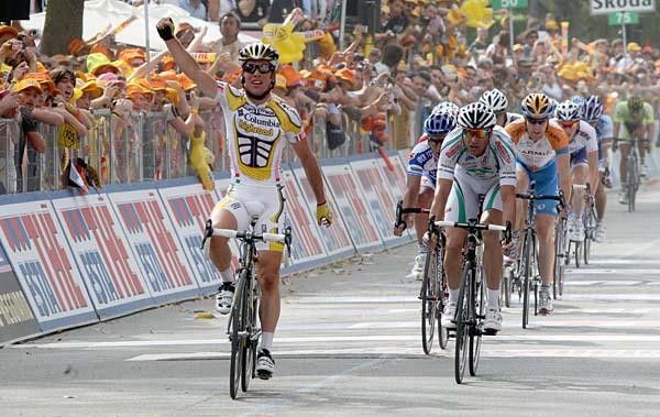 Mark Cavendish (Team Columbia - Highroad) wins his third stage of this Giro d'Italia.