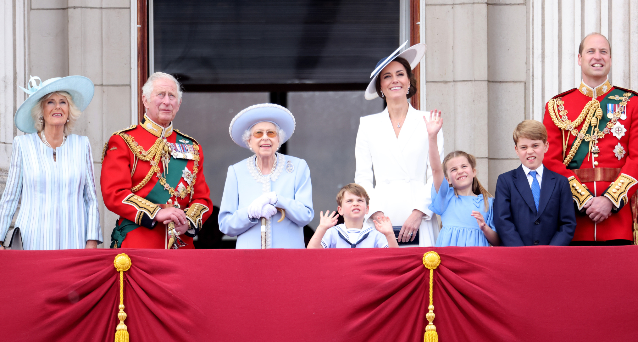 Queen Elizabeth and members of the royal family on the palace balcony during the Platinum Jubilee