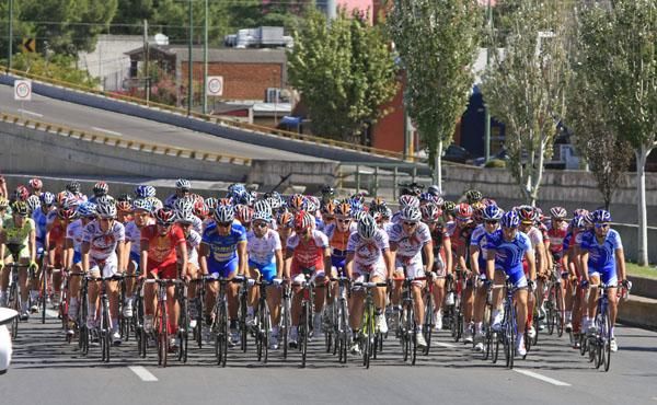 The field heads out of the Mexican city of Chihuahua.