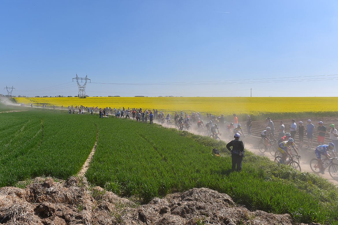 The bunch kicks up dust at a dry Paris-Roubaix
