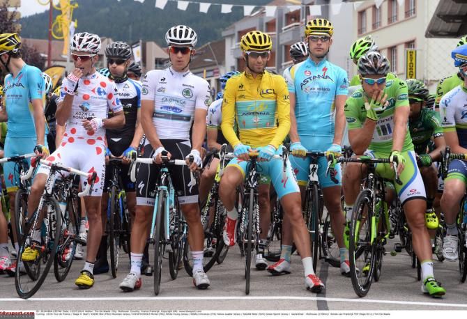 The jersey wearers before stage 9