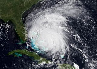 hurricane irene satellite image shows the category 3 storm