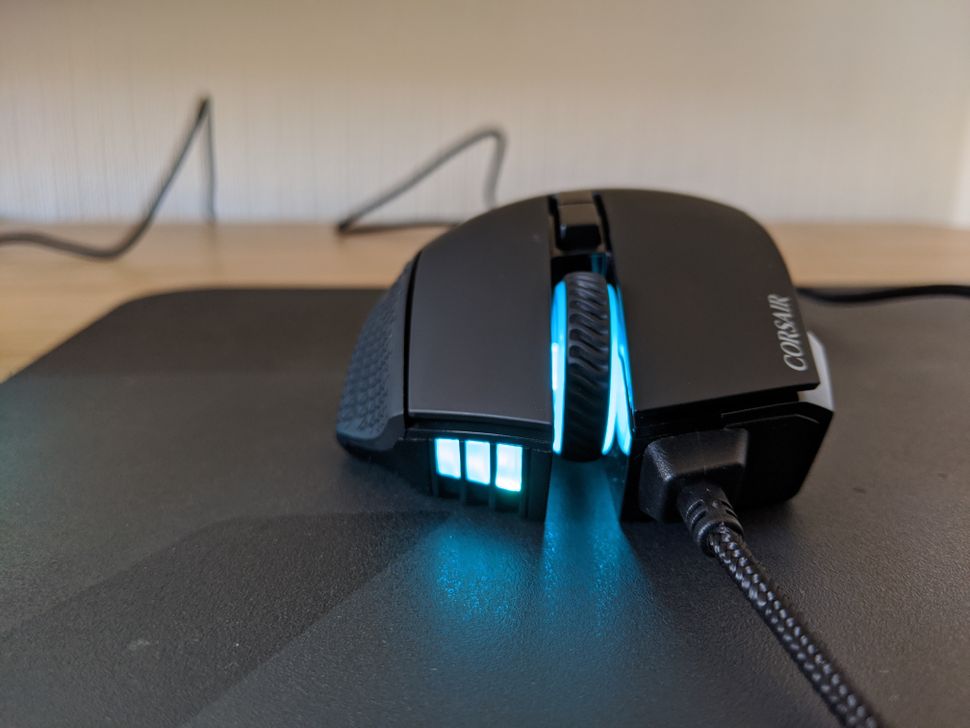 Corsair Scimitar RGB Elite Gaming Mouse Review: MOBA/MMO Weapon | Tom's ...