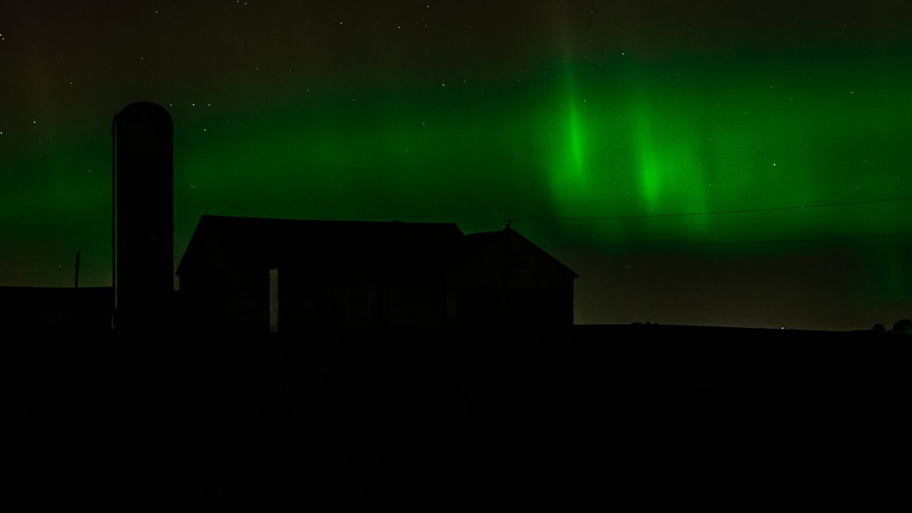 Aurora borealis over southern Ontario.