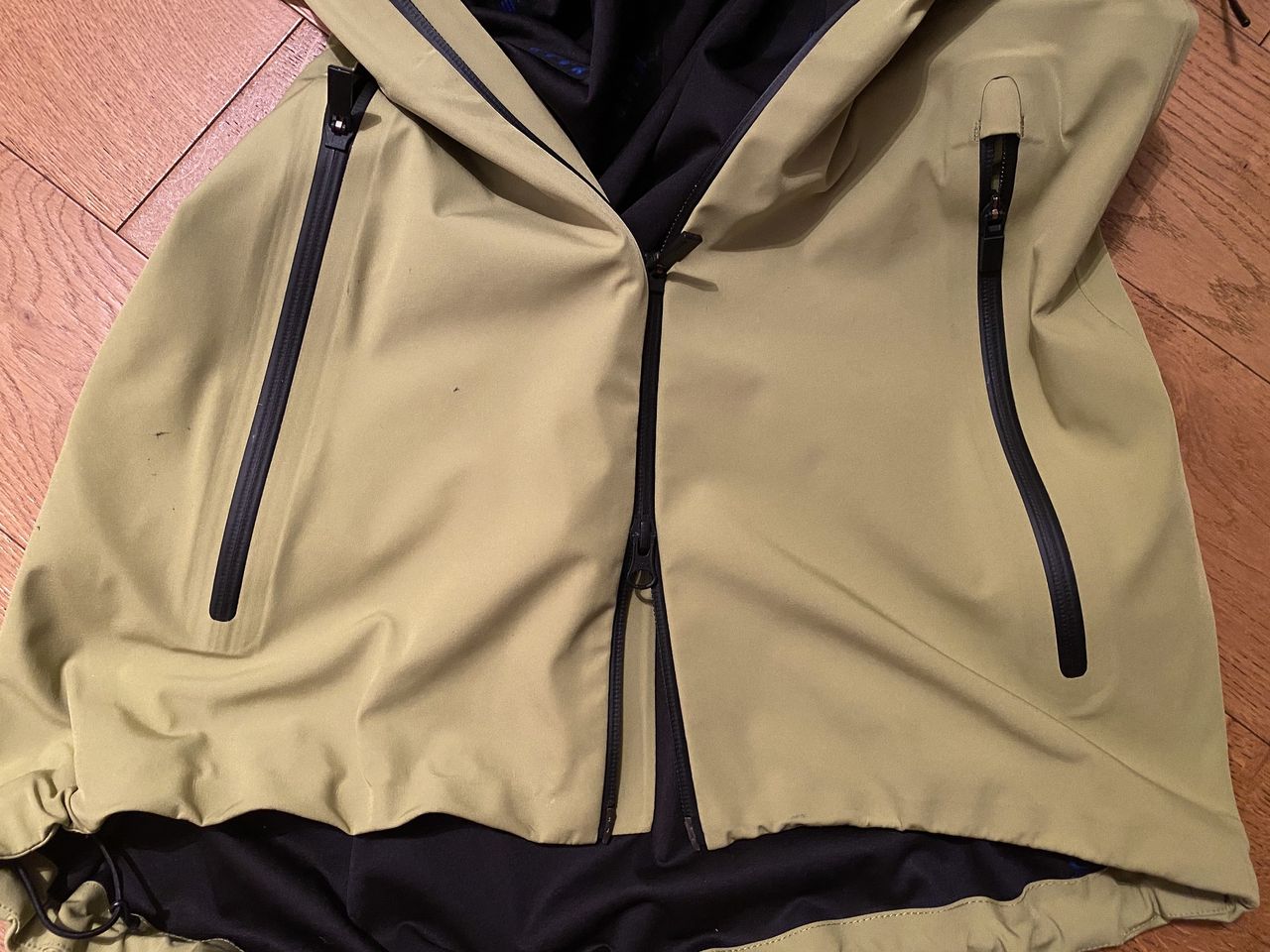 Two way zip and pockets