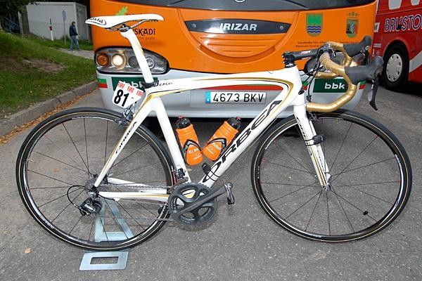 The special painted Samuel S&aacute;nchez (Euskaltel-Euskadi) Olympic bike.