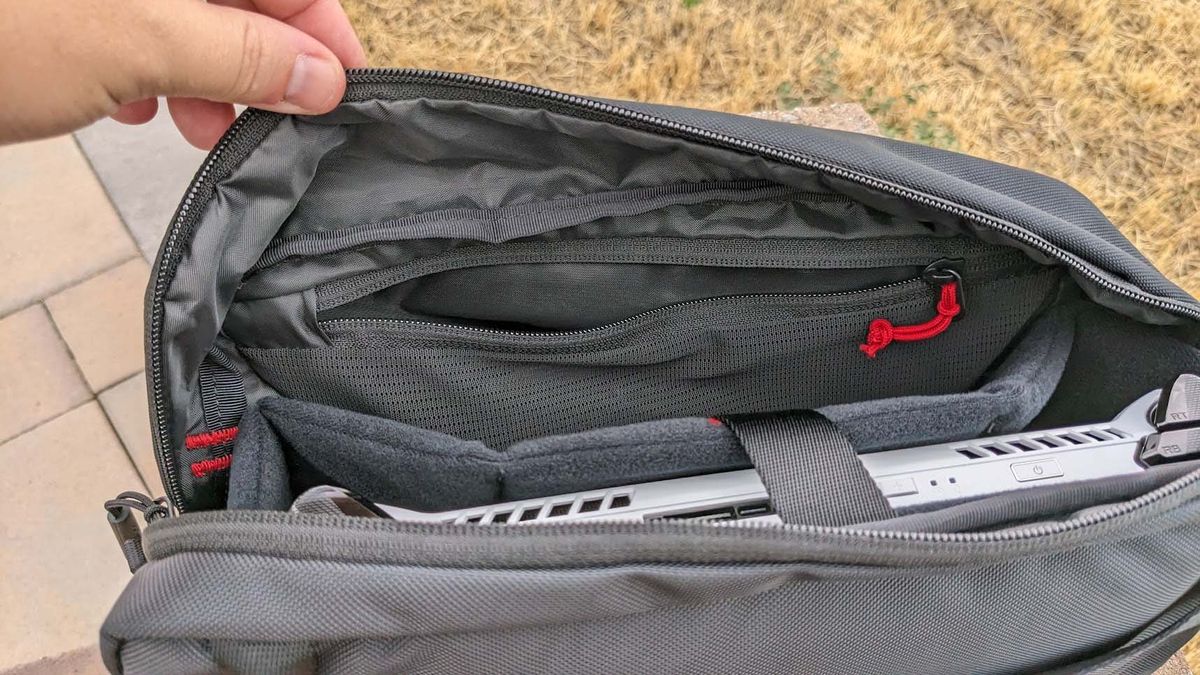 Tomtoc Arccos-G47 Travel Bag review: Great for handhelds | Windows Central