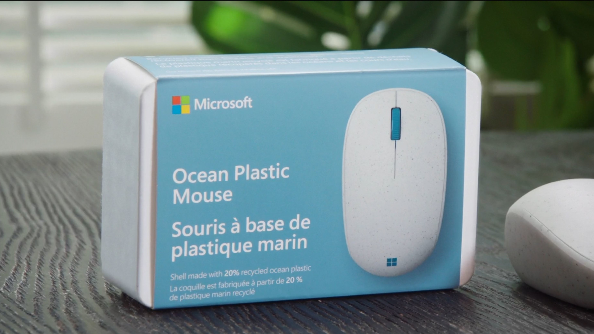 The oceans plastic mouse from Microsoft with eco-friendly packaging