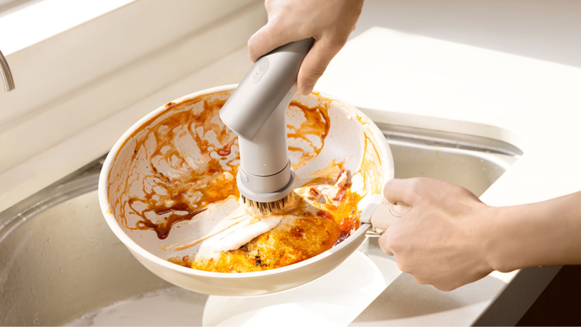 Hoto Handheld Scrubbing Brush