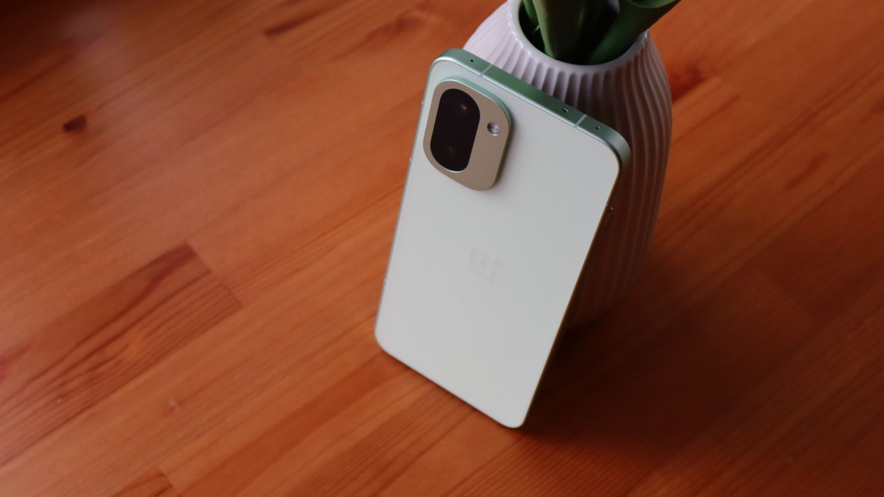 OnePlus 15R product images