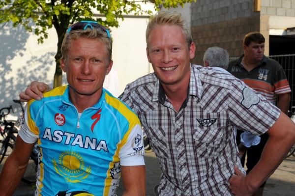 Alexandre Vinokourov with a Belgian lookalike.