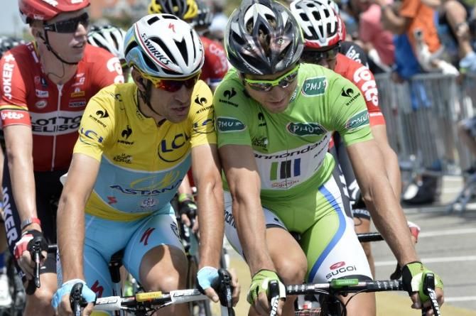 A word between race leader Vincenzo Nibali and points leader Peter Sagan