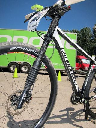 The ultralight Cannondale Lefty fork uses a carbon fiber upper assembly and a forged aluminum lower leg