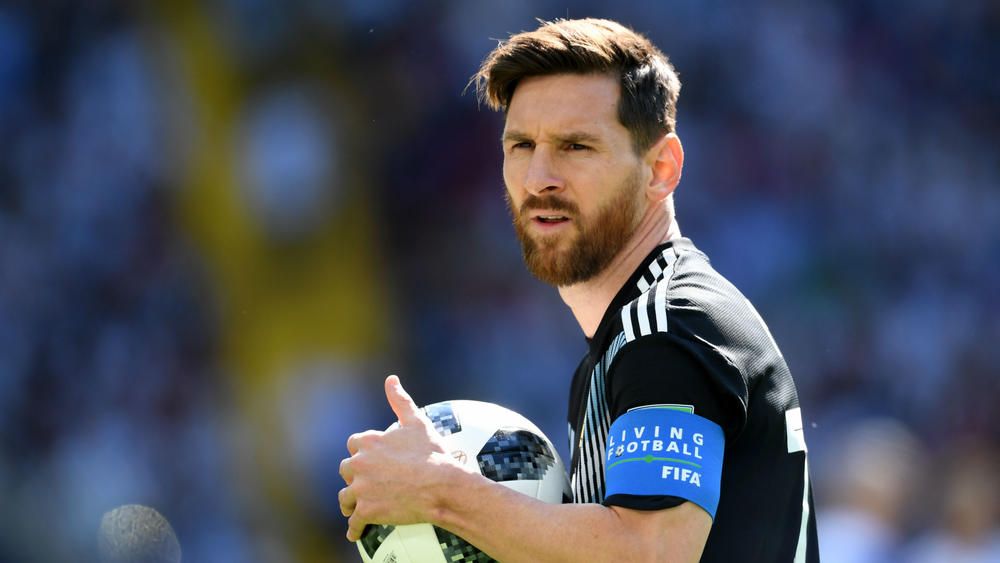 Messi Cannot Be Compared To Maradona Claims Argentina World Cup Winner Kempes Fourfourtwo