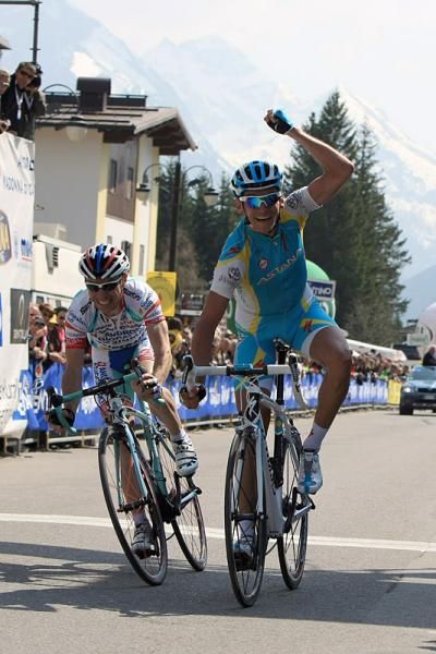 Roman Kreuziger (Astana) outsprinted Emanuele Sella (Androni Giocattoli) to win the final stage.
