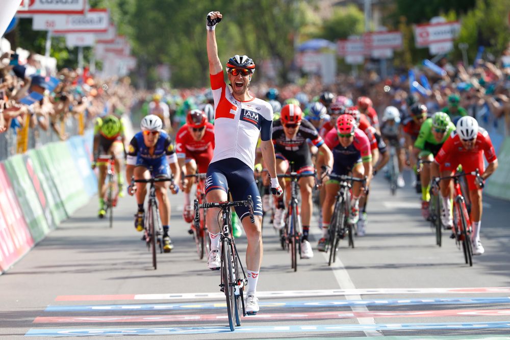 Roger Kluge (IAM Cycling) beats the sprinters on stage 17 of the Giro d'Italia