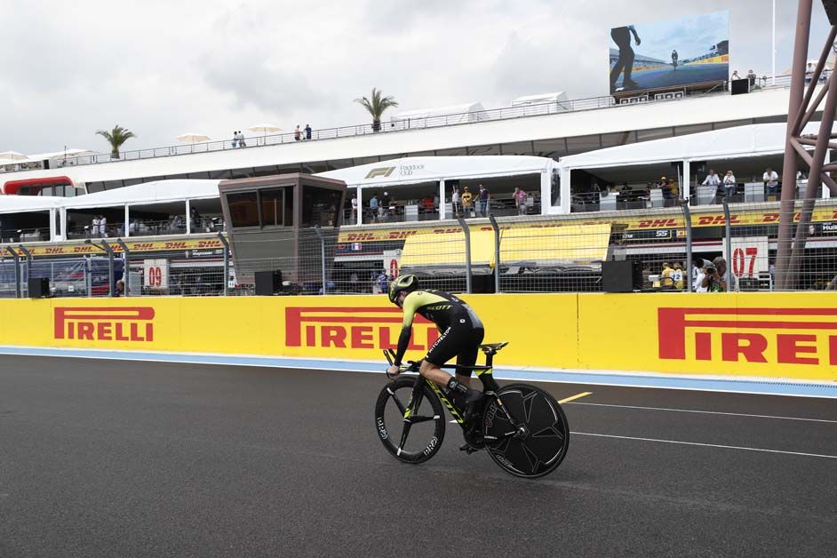 Simon Yates trying out his new tyres