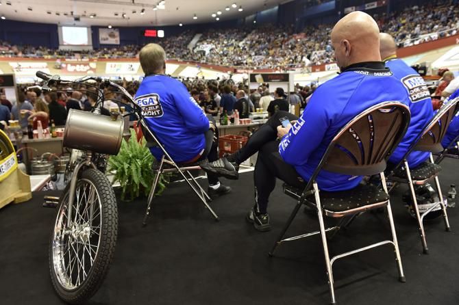The derny riders wait