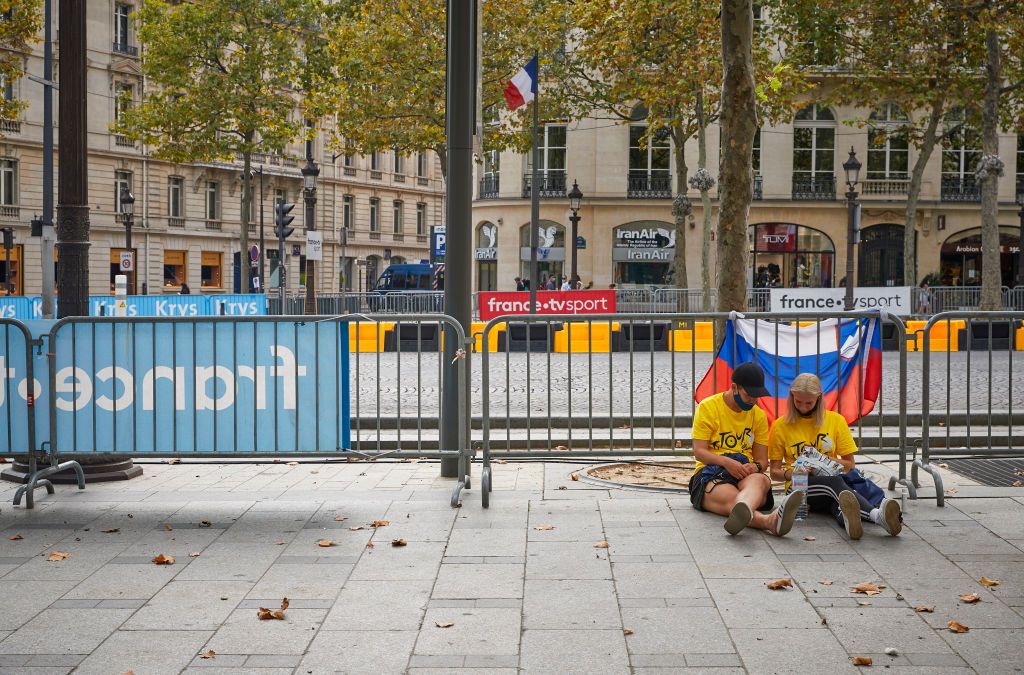 PARIS FRANCE SEPTEMBER 20 Cycle fans arrive on the Champs Elysees to watch the final stage of the Tour de France and see Tadej Pogacar win this years Tour on September 20 2020 in Paris France The Tour de France first organised in 1903 is an annual 23day mens bicycle race Due to the coronavirus pandemic teams have been kept in isolated bubbles which has managed to secure no riders contracting the virus during the tour Photo by Kiran RidleyGetty Images