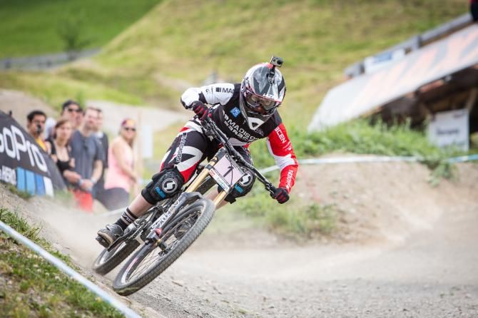 Manon Carpenter on her way to winning the World Cup in Leogang