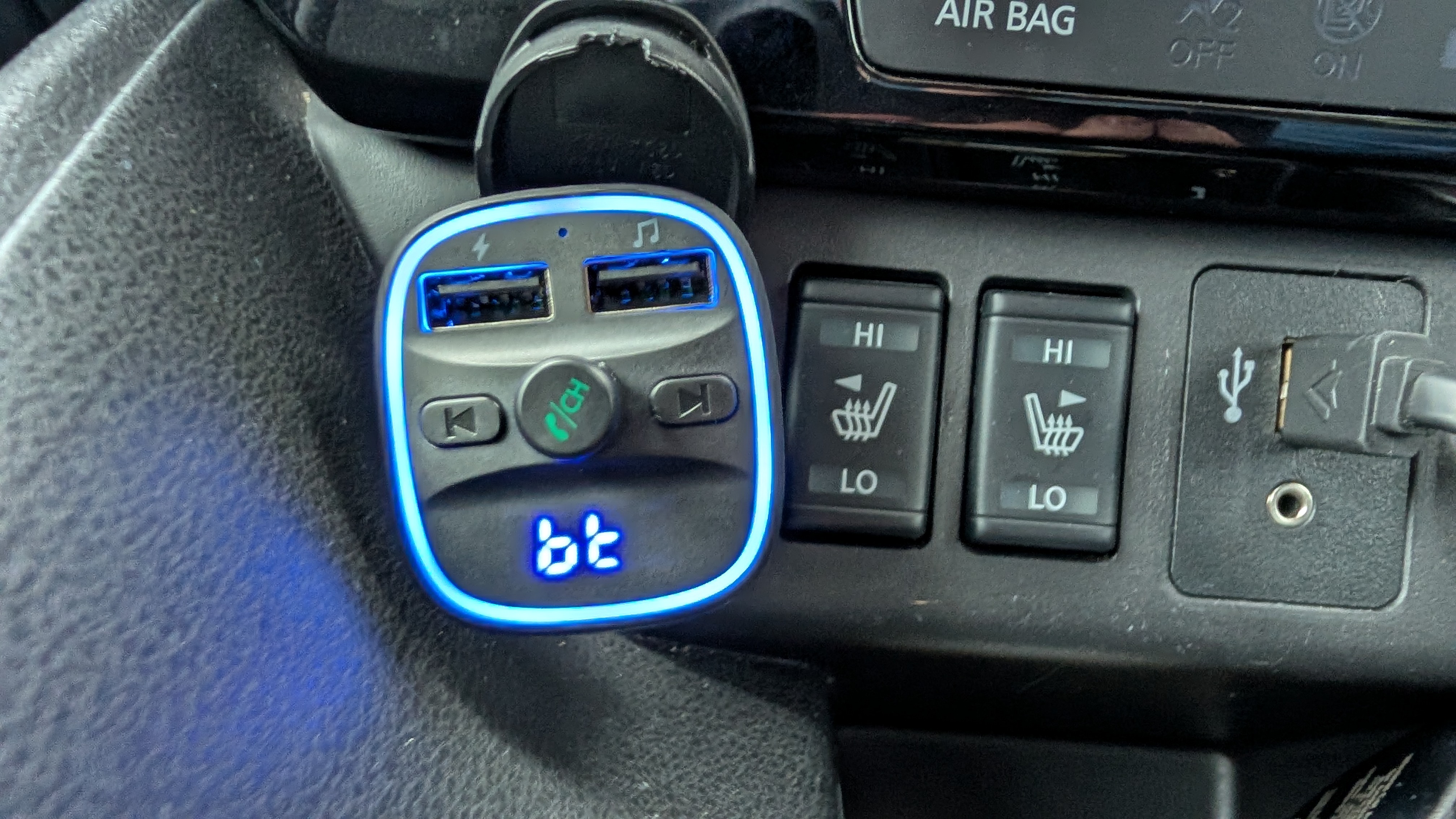 lencent fm transmitter inside a nissan leaf cockpit