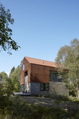 side view of archetypal shape of canadian house