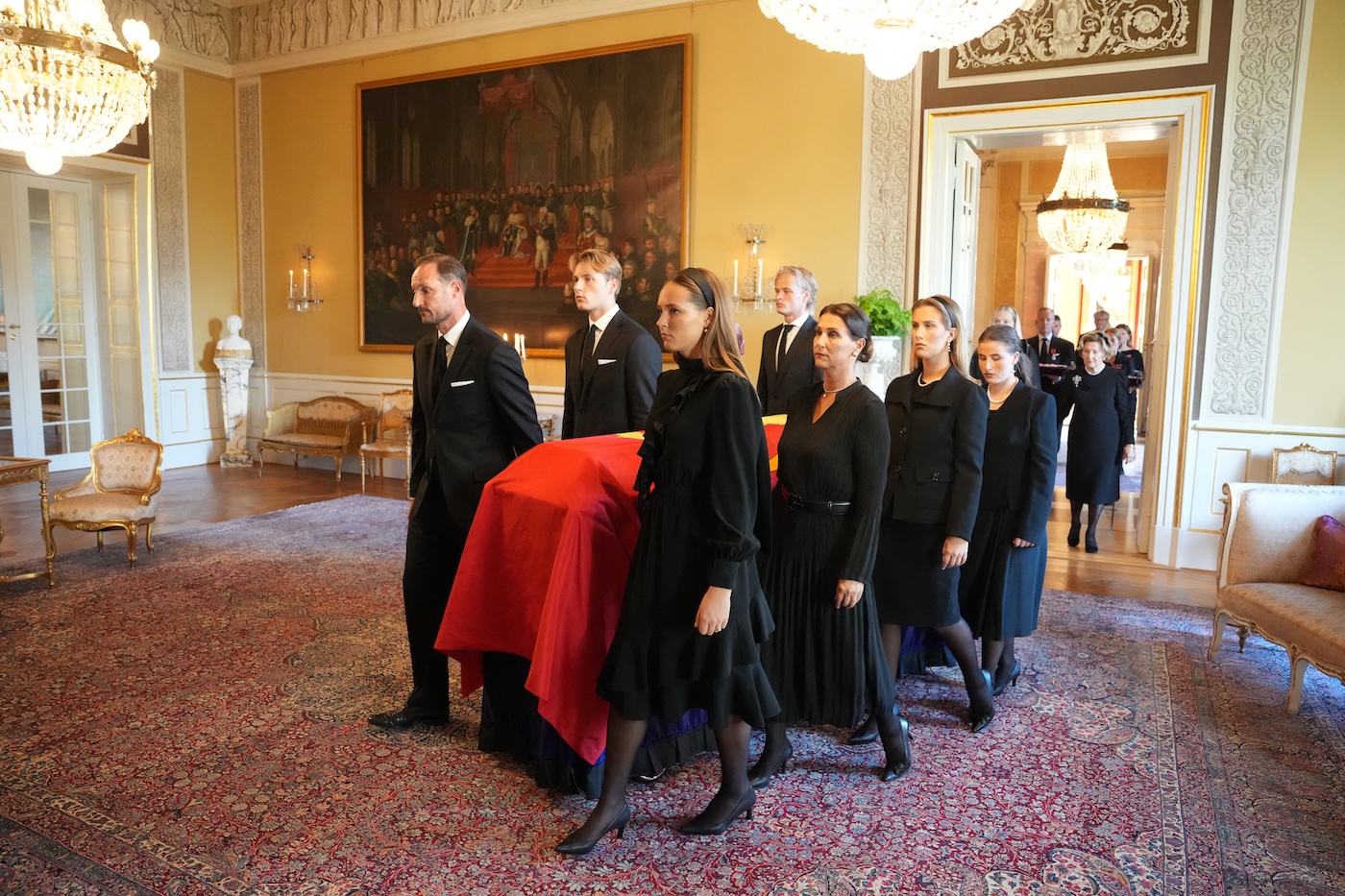 Marius Borg Hoiby, King Haakon, Crown Princess Ingrid Alexandra, Prince Sverre Magnus, Princess Martha Louise and her daughters carrying King Harald's coffin