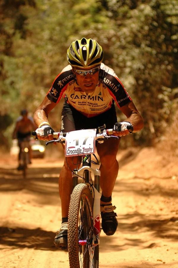 Jure Robic smashes himself on the climb