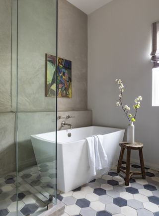 Grey bathroom with hexagonal grey floor tiles