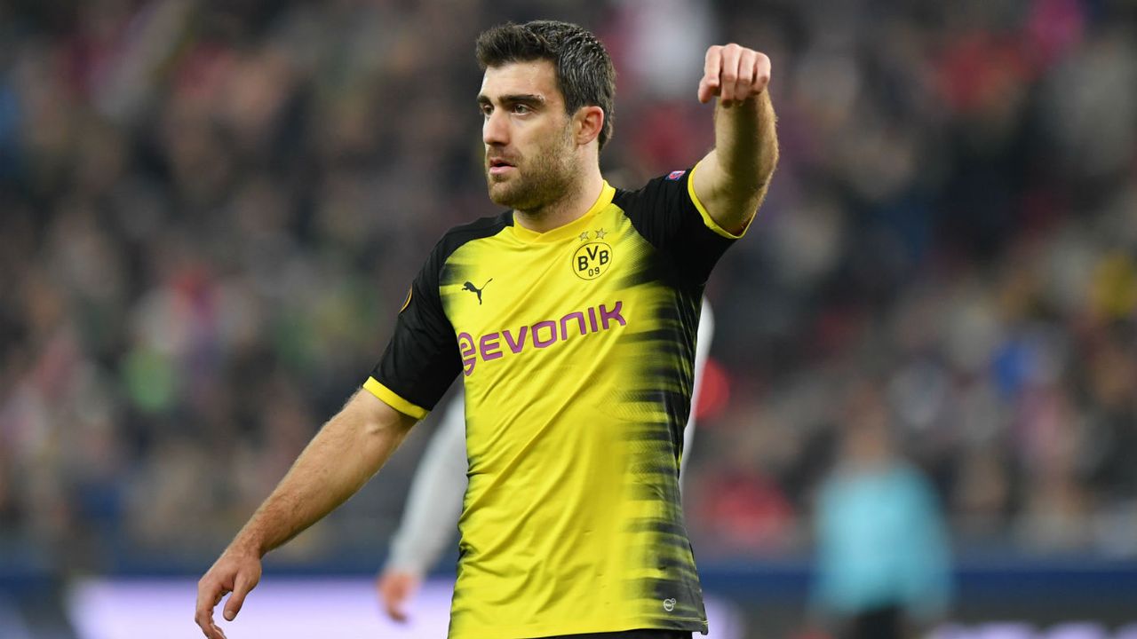 Arsenal transfer news Sokratis Lichtsteiner Soyuncu