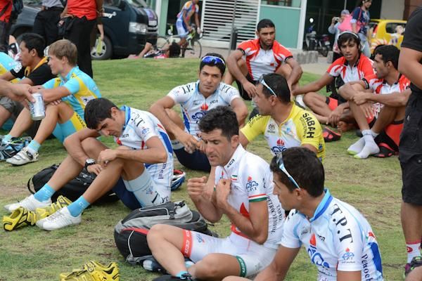 Mizbani and Pourseyedigolakhour (Tabriz) had plenty of time to catch their breath whilst they waited for the rest of the race to arrive