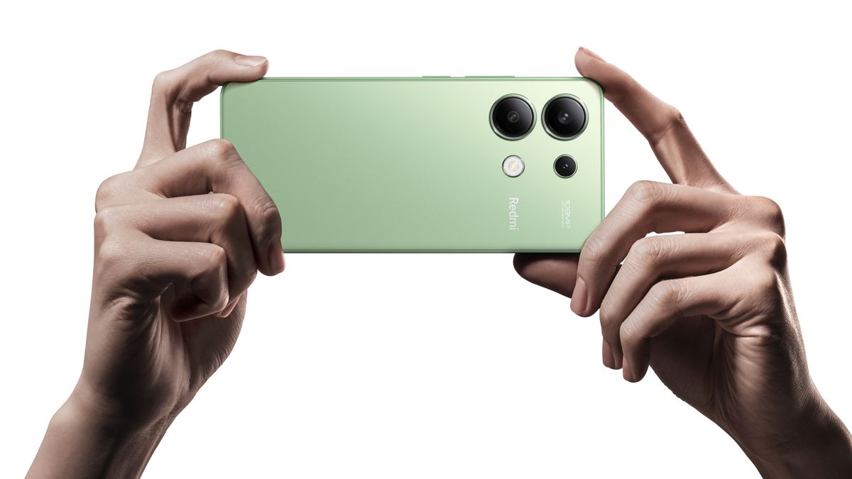 The Xiaomi Redmi Note 13 in someone's hands
