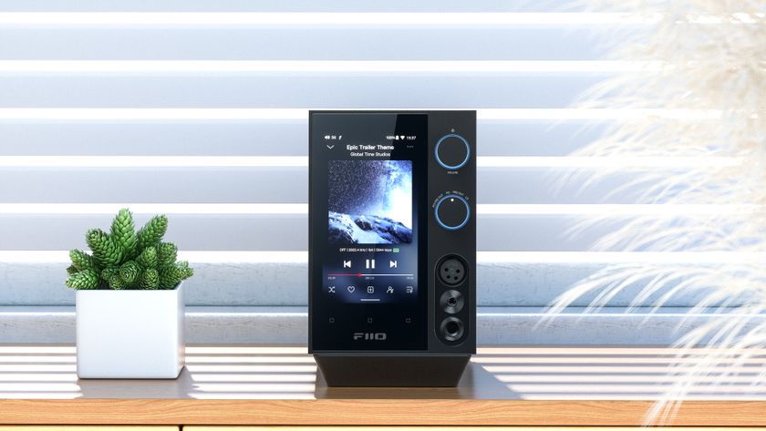 Fiio R7 front on desk