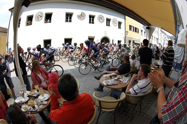 In Giros past, the peloton may very well have stopped at the cafe for a snack...