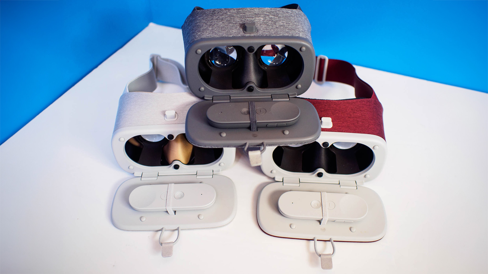 All the colors of the original Google Daydream View headset