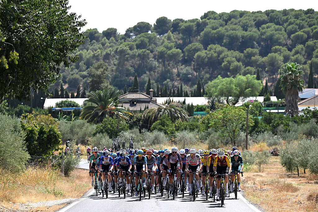 Vuelta a España stage 15 LIVE: Wout van Aert part of five-man group pulling clear of the peloton