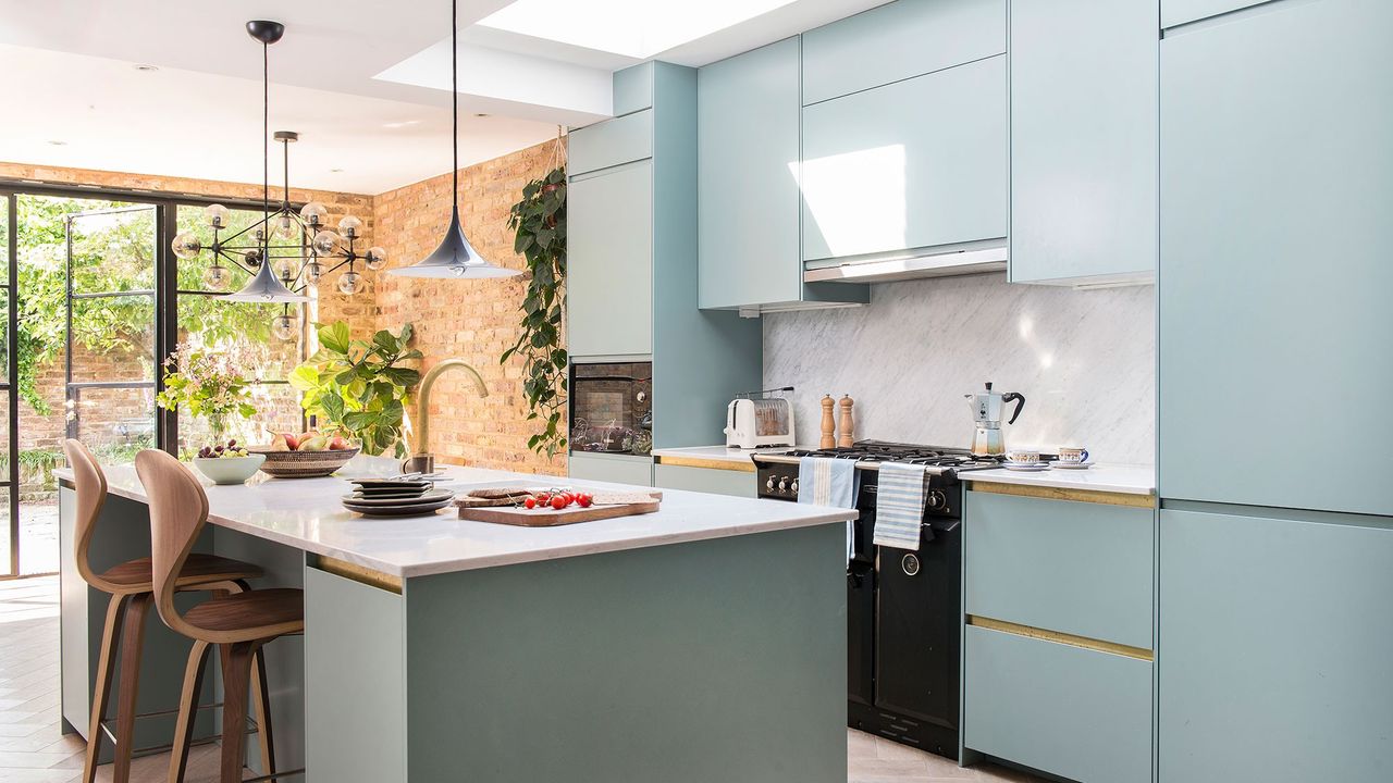 kitchen room with kitchen cabinets