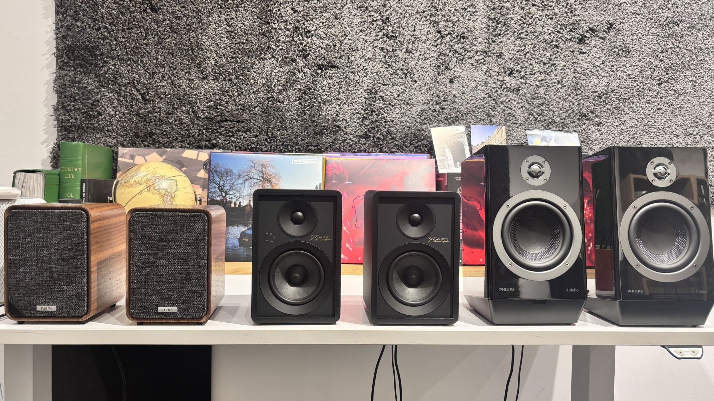 Speakers in a row on a desktop