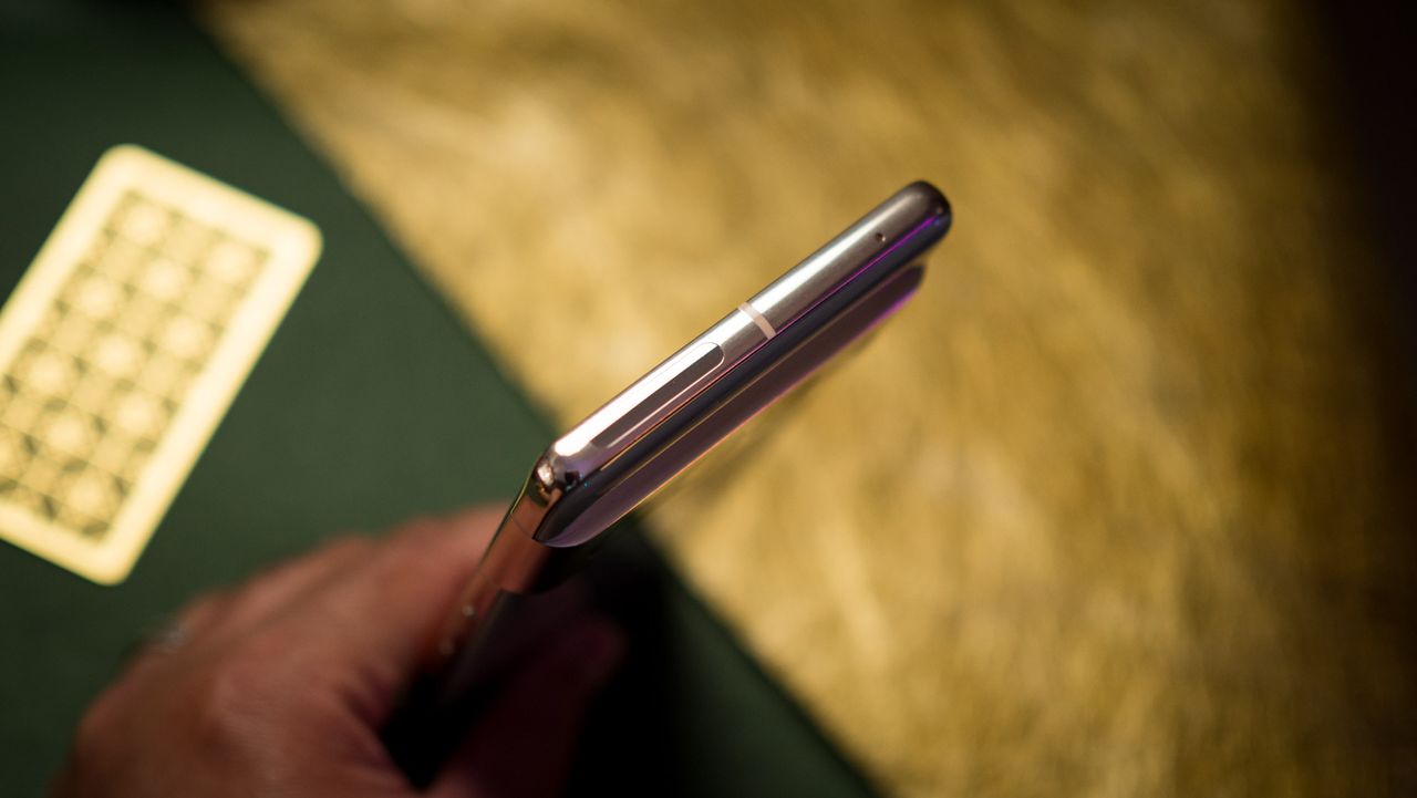 Google Pixel 7 Pro antenna housing against green and gold background
