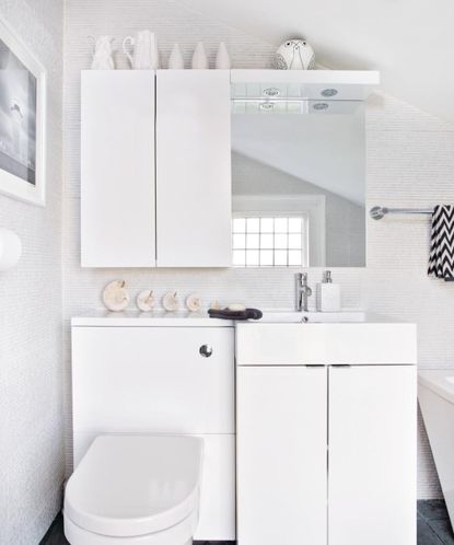 How to maximize space in a small bathroom — 7 pro tips | Real Homes