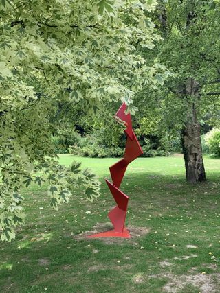 lawn decoration ideas: saul hay sculpture