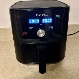 Testing the Instant 4 in 1 Air Fryer at home