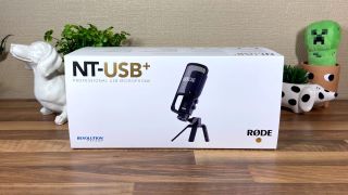 Rode NT-USB+ microphone retail box