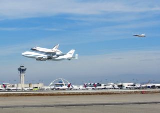 Shuttle Endeavour Lands in Los Angeles
