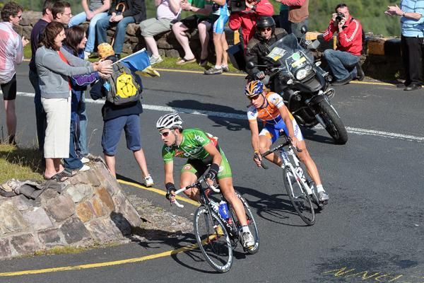 Mark Cassidy (An Post &ndash; Sean Kelly Team) and Dennis Van Winden (Rabobank) had built a formidable lead as the race reached the first climb of the day at &lsquo;The Vee&rsquo;.