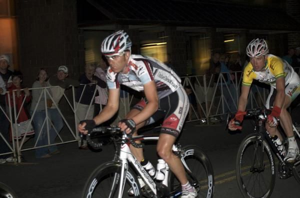 Andrew Pinfold (UnitedHealthcare Professional) leads Aaron Kemps (Fly V Australia).