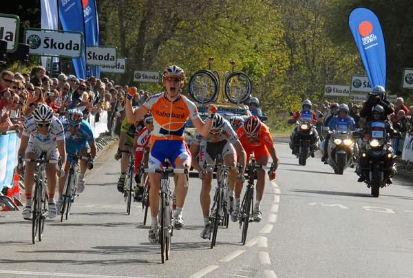 Jetse Bol (Rabobank Continental) outsprints his breakaway companions to win the Tour de Bretagne's opening stage.