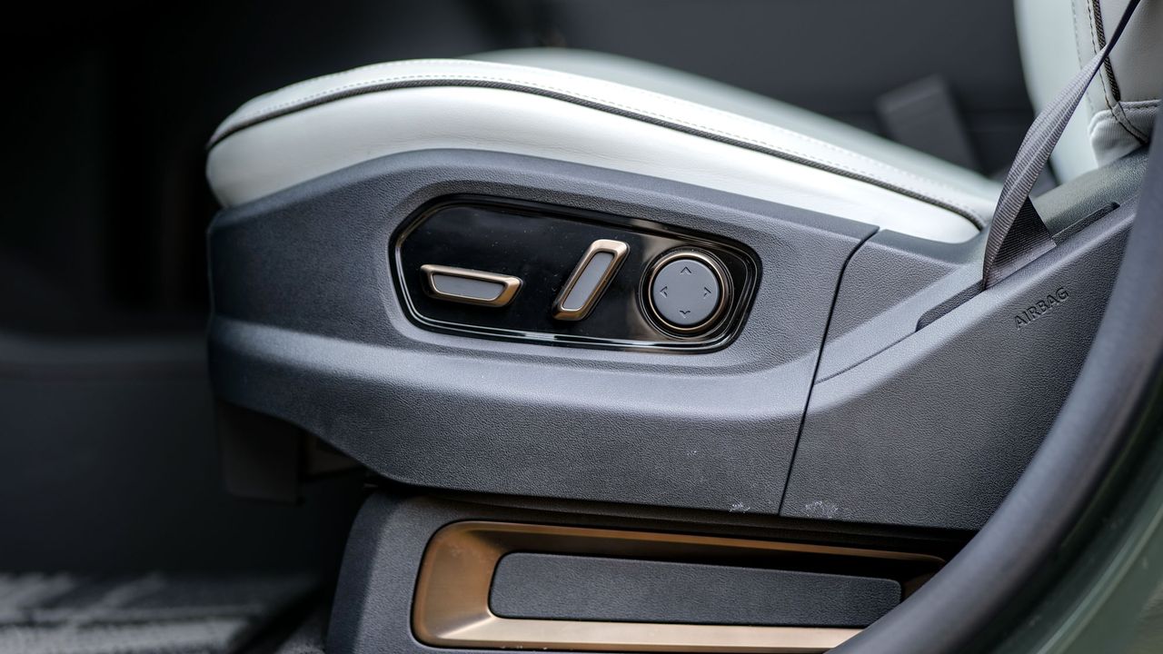 2025 Rivian R1T Tri.
