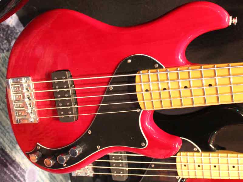 Squier Deluxe Dimension Bass V
