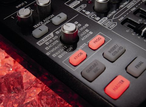 The D4 offers instant access to 11 preset or custom REMS amp sounds